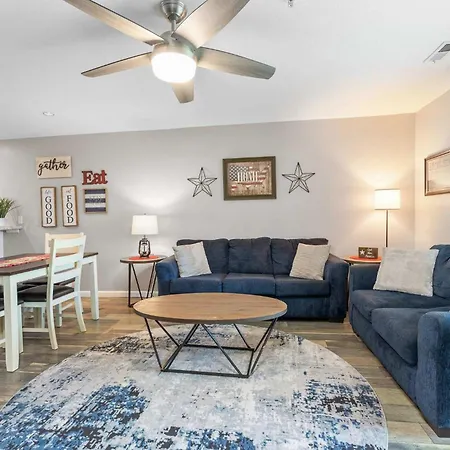 Americondo -Sleeps 8 Only Blocks From 76 Strip